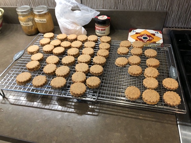 Finally found a use for leftover chocolate filling: in little sandwich cookies!