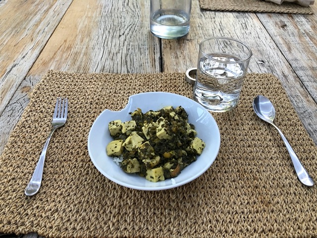 Persian stew of chicken with herbs and yellow peas