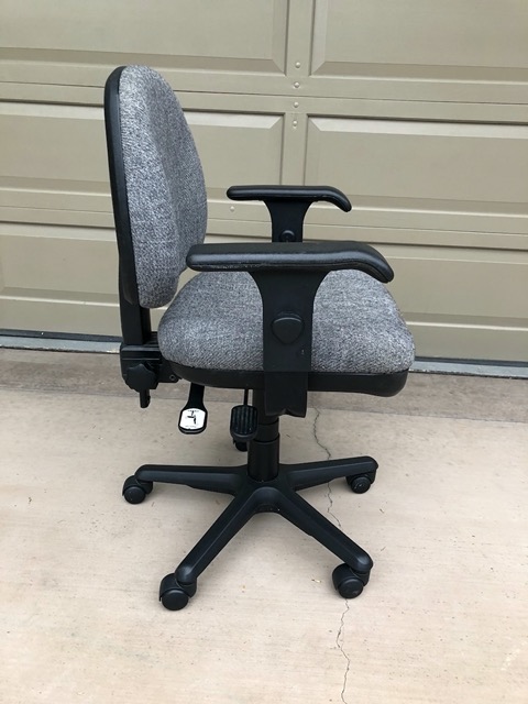 We gave another chair away on NextDoor!