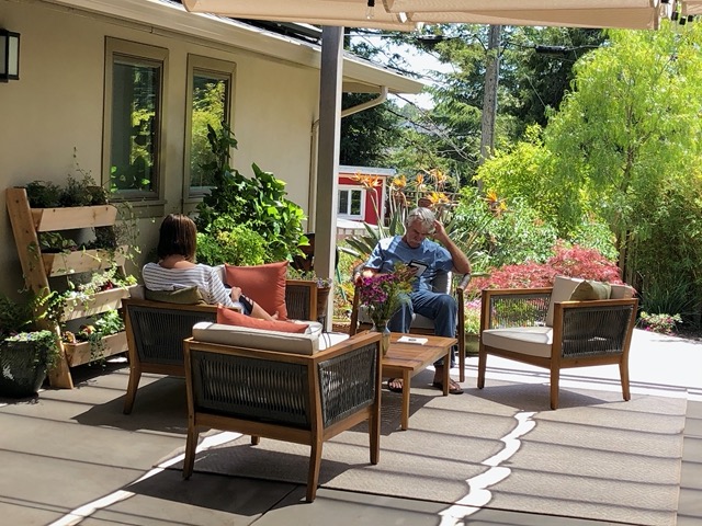 Leslie and Bill reading on the patio