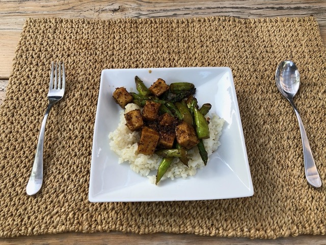 Pepper tofu with asparagus
