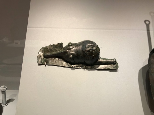 Close up of the chicken-shaped mold