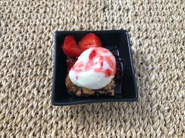 Vanilla ice cream with strawberry sauce and fresh strawberries