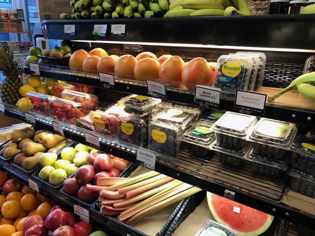 We found a frocery store with California berries!