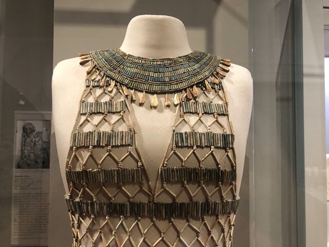 Closeup of the collar and torso