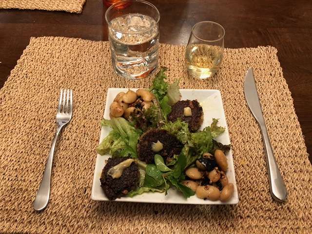 Composed salad with mushroom patties, cascabel beans