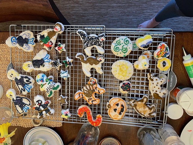 Decorating cookies