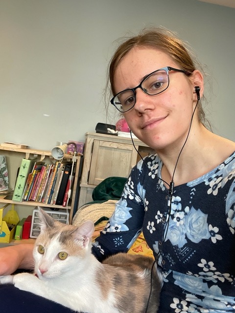 Selfie of Lela at her desk with Cricket