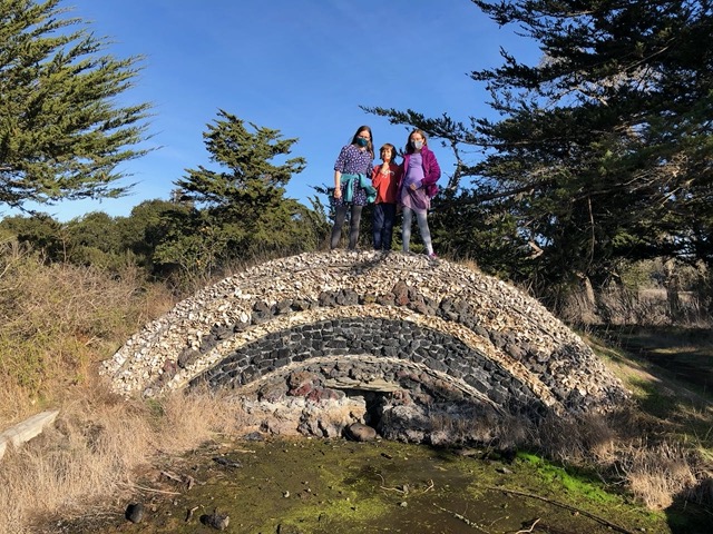 At the ruined lodge on hummingbird island